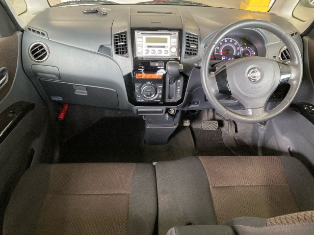NISSAN ROOX 2010
