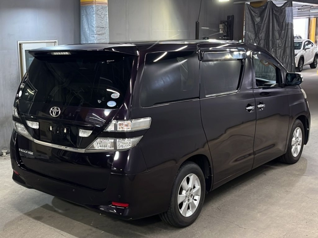 TOYOTA VELLFIRE 2010