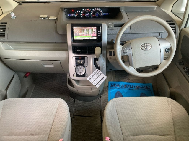 TOYOTA NOAH 2009