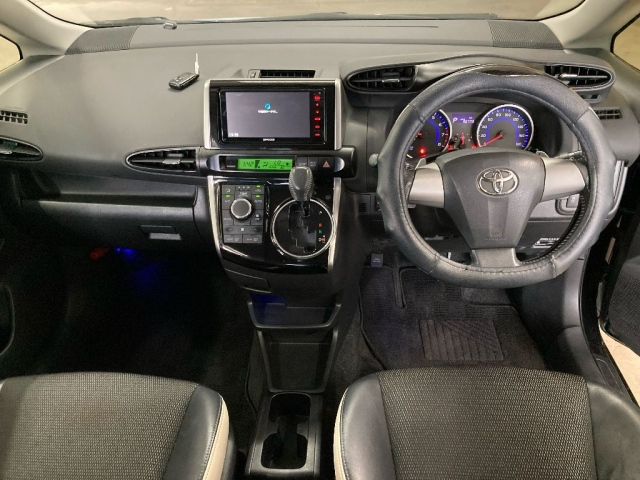 TOYOTA WISH 2017