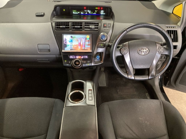 TOYOTA PRIUS ALPHA 2014