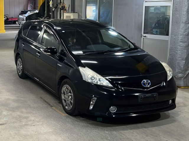 TOYOTA PRIUS ALPHA 2014