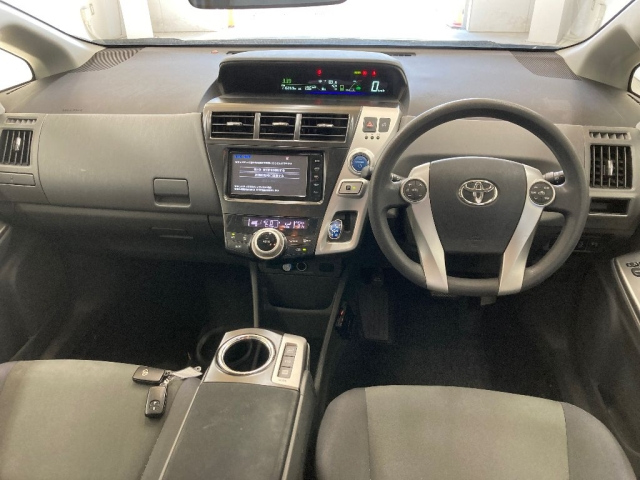 TOYOTA PRIUS ALPHA 2014
