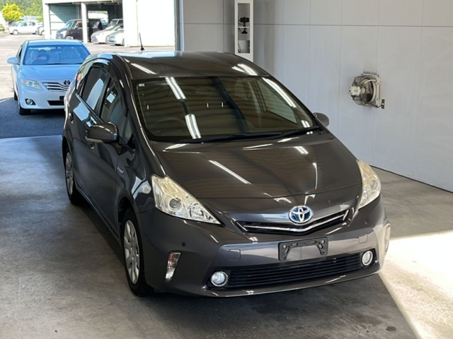 TOYOTA PRIUS ALPHA 2014
