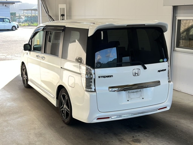 HONDA STEP WAGON 2013