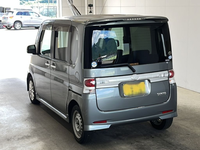 DAIHATSU TANTO 2010
