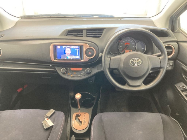 TOYOTA VITZ 2012