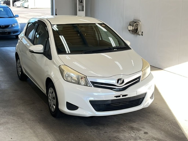 TOYOTA VITZ 2012