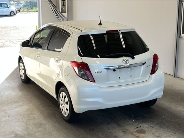 TOYOTA VITZ 2012