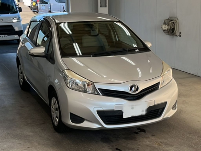 TOYOTA VITZ 2014