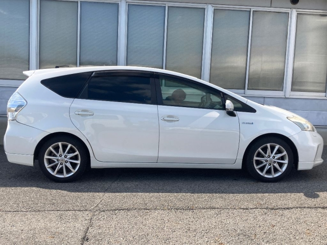 TOYOTA PRIUS ALPHA 2013