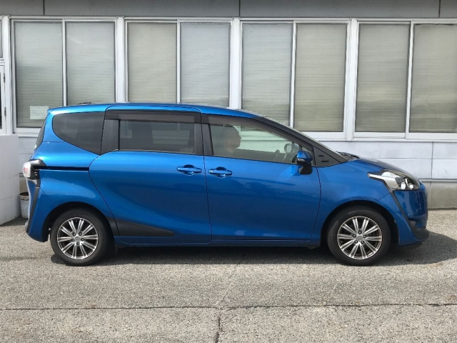 TOYOTA SIENTA 2016