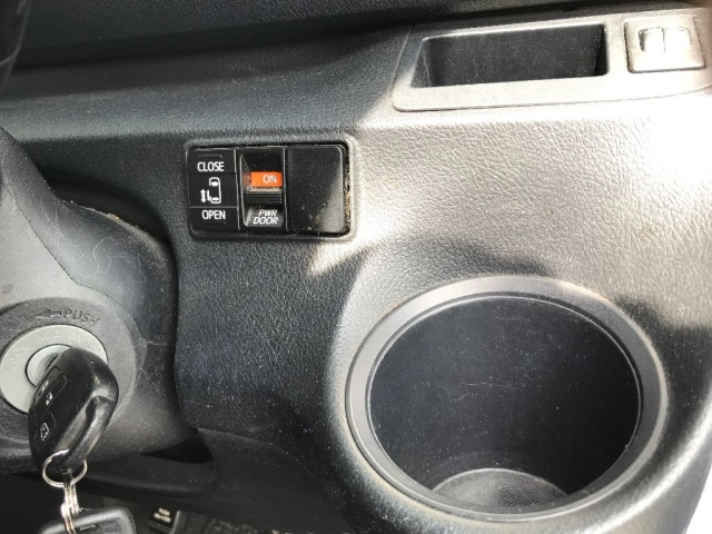 TOYOTA SIENTA 2016