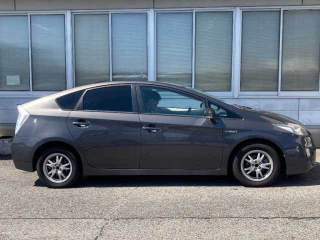 TOYOTA PRIUS 2011