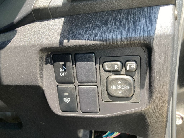 TOYOTA PRIUS 2012