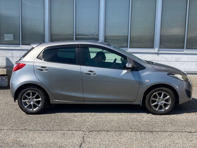 MAZDA DEMIO 2013