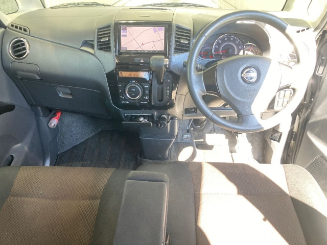NISSAN ROOX 2011