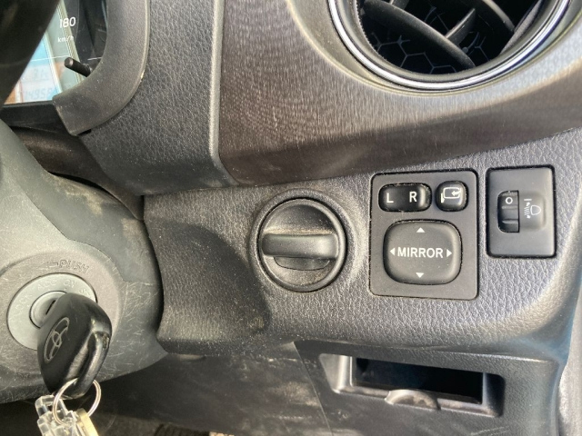 TOYOTA VITZ 2014