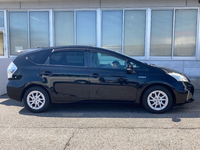 TOYOTA PRIUS ALPHA 2012