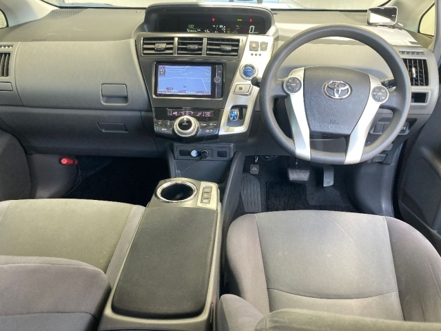 TOYOTA PRIUS ALPHA 2012