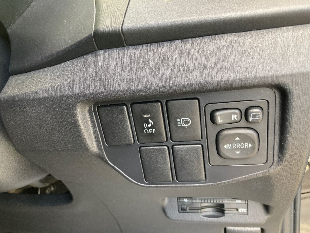 TOYOTA PRIUS 2013