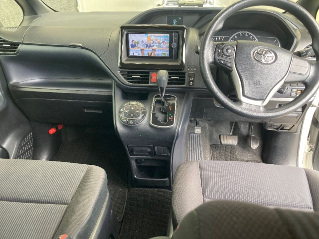 TOYOTA VOXY 2014