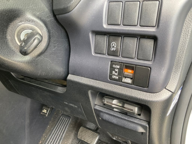 TOYOTA VOXY 2014