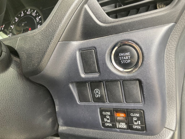 TOYOTA NOAH 2015