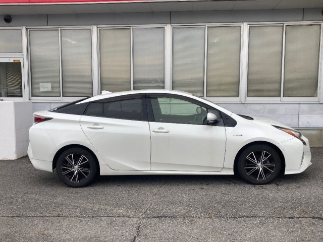 TOYOTA PRIUS 2017