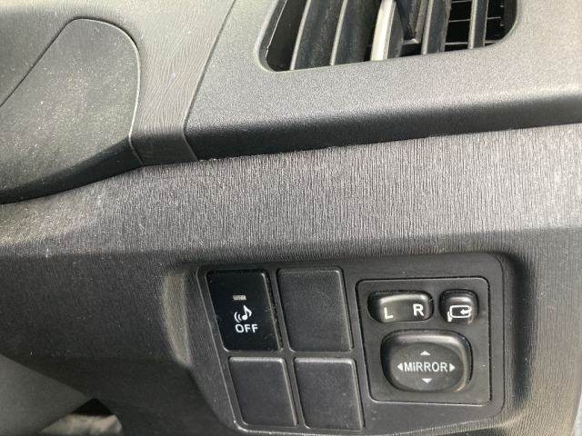 TOYOTA PRIUS 2012