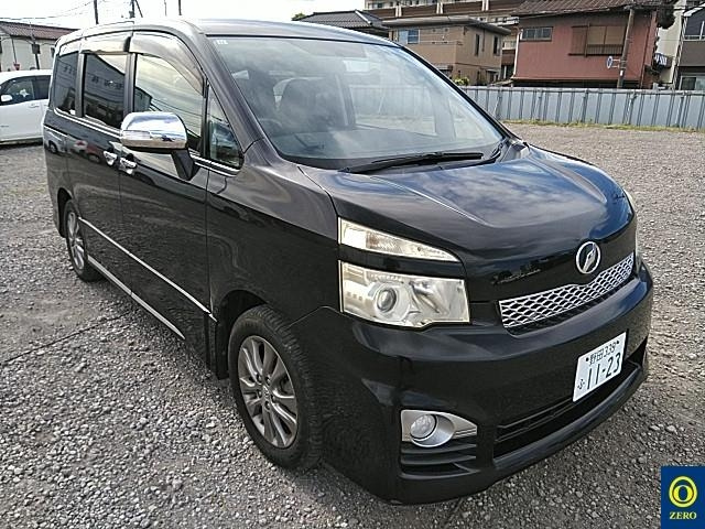 TOYOTA VOXY 2011