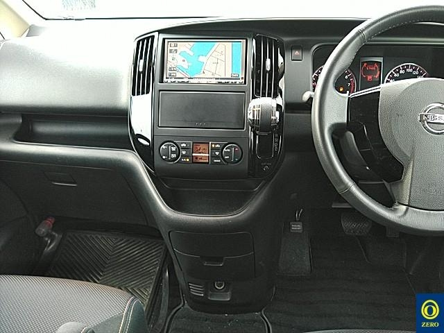 NISSAN SERENA 2010
