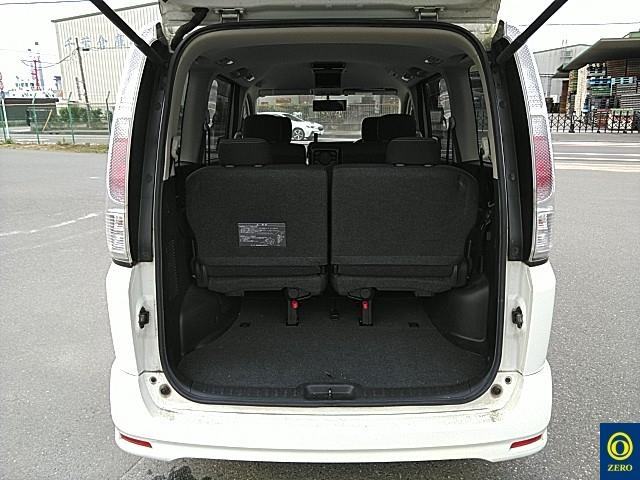 NISSAN SERENA 2010