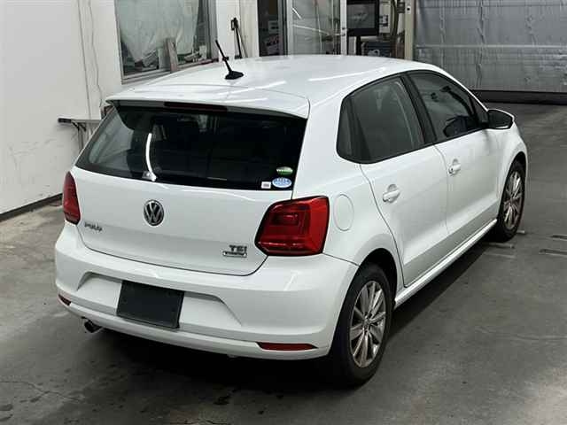 VOLKSWAGEN POLO 2016