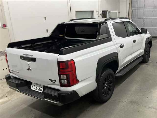 MITSUBISHI TRITON 2024