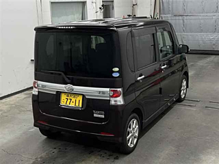 DAIHATSU TANTO 2011