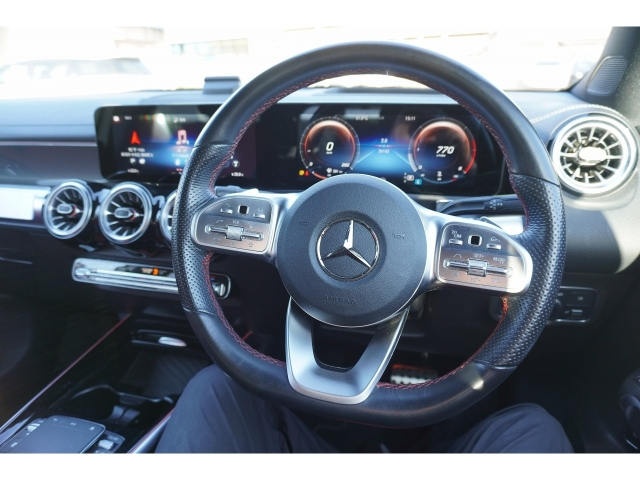 MERCEDES BENZ GLB 2021