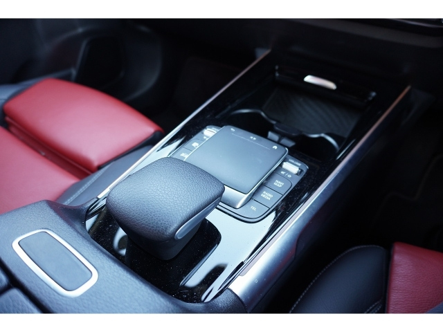 MERCEDES BENZ GLB 2021