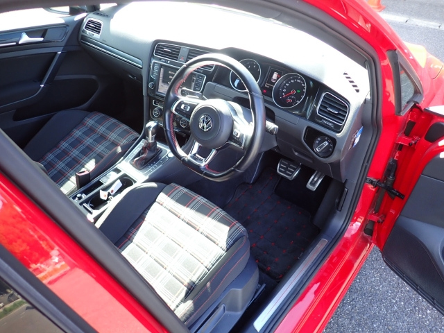 VOLKSWAGEN GOLF 2014