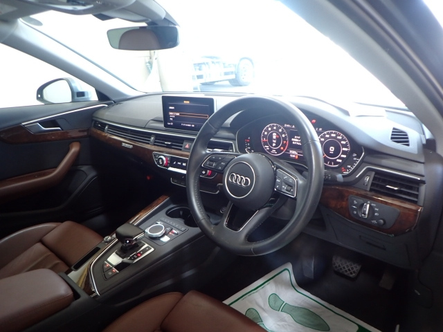 AUDI A4 2019