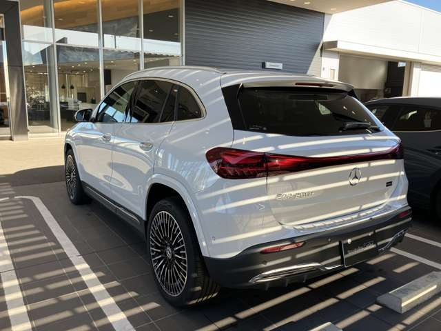 MERCEDES BENZ EQA 2024