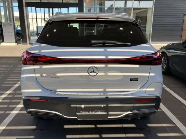 MERCEDES BENZ EQA 2024