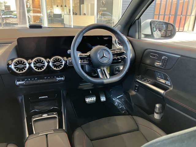 MERCEDES BENZ EQA 2024