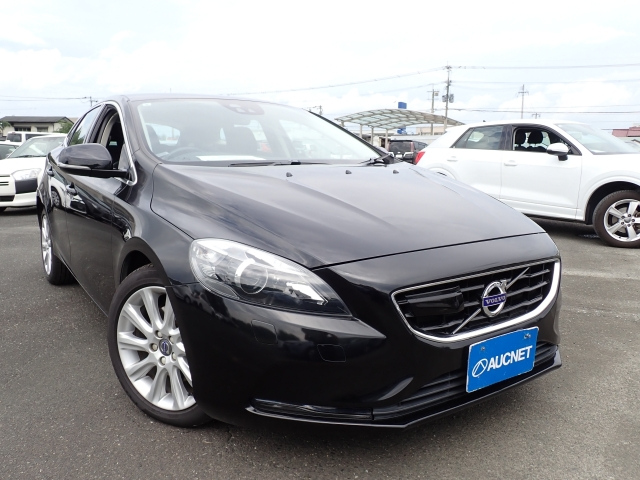 VOLVO V40 2015