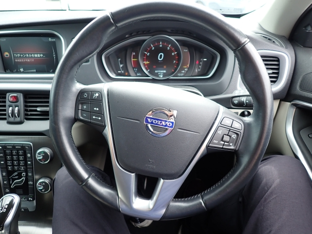 VOLVO V40 2015
