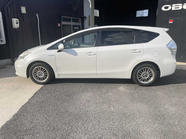 TOYOTA PRIUS ALPHA 2013