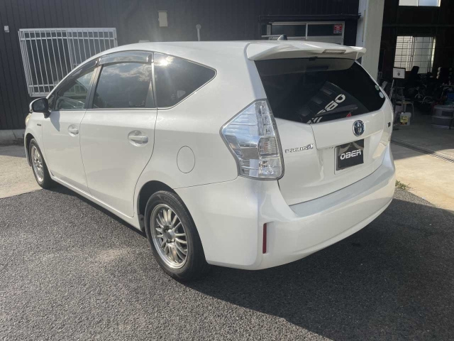 TOYOTA PRIUS ALPHA 2013
