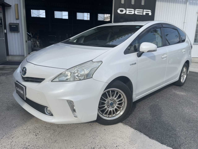 TOYOTA PRIUS ALPHA 2013