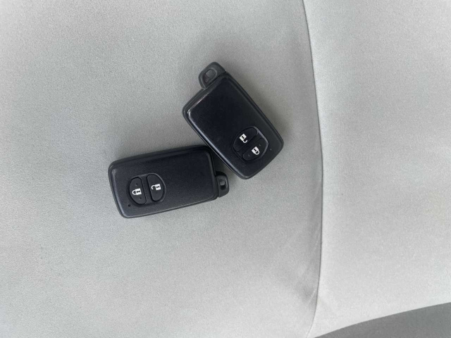 TOYOTA PRIUS ALPHA 2013