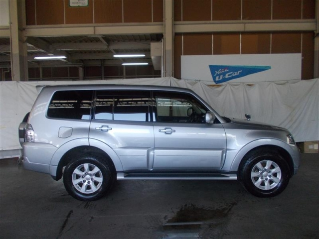 MITSUBISHI PAJERO 2014